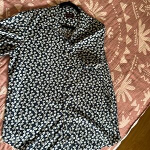 Untuckit short sleeve button up XL navy/white